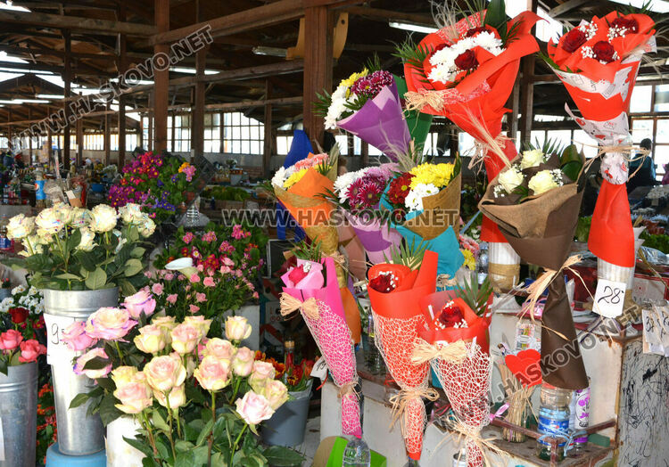 8-9 лева достигна розата в Хасково за 8-ми март