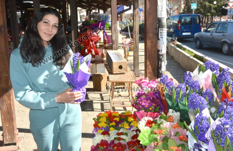 8-9 лева достигна розата в Хасково за 8-ми март