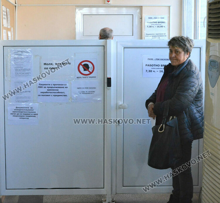 Намаляха опашките от чакащи болни пред ТЕЛК-Хасково след промените
