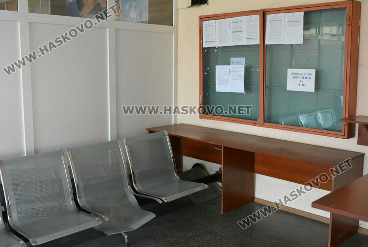 Намаляха опашките от чакащи болни пред ТЕЛК-Хасково след промените