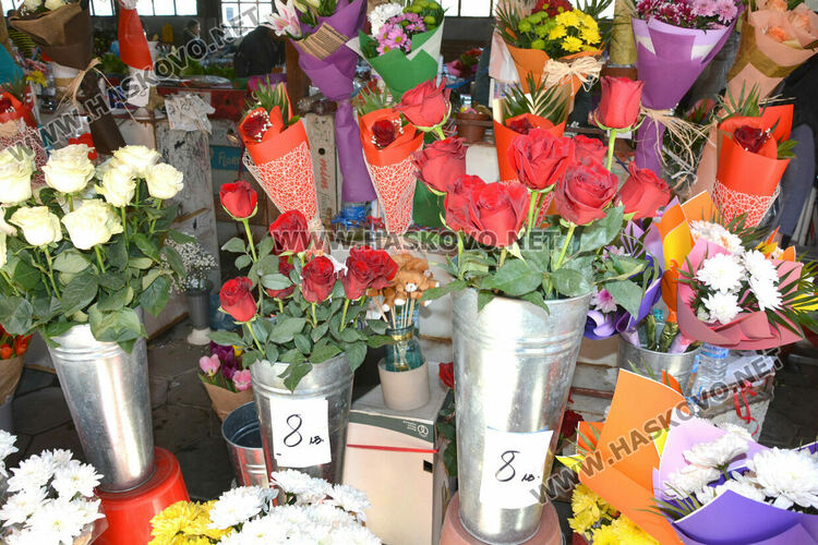 8-9 лева достигна розата в Хасково за 8-ми март