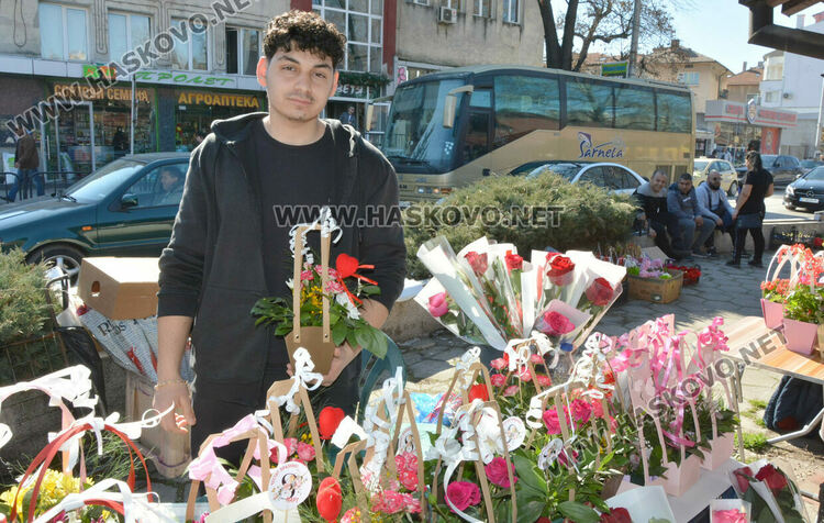 8-9 лева достигна розата в Хасково за 8-ми март