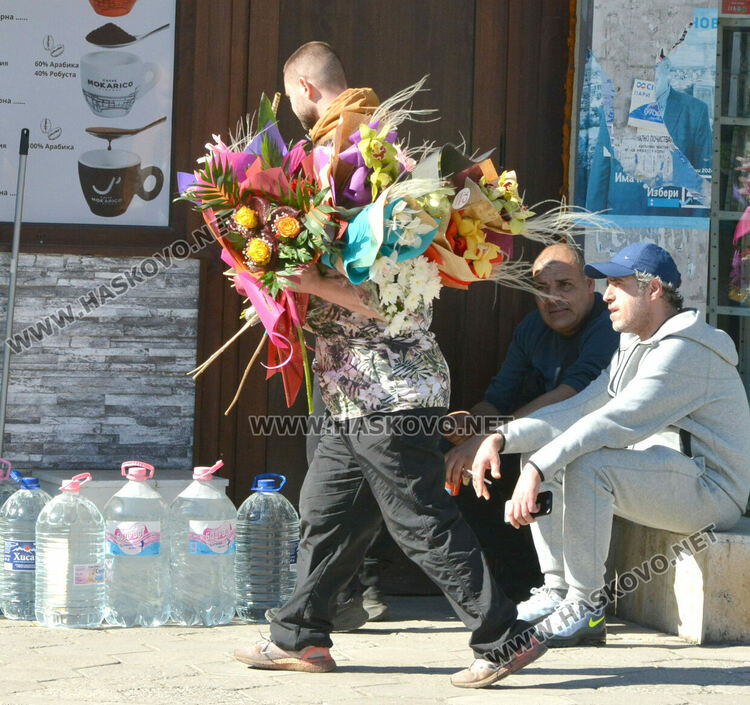 8-9 лева достигна розата в Хасково за 8-ми март