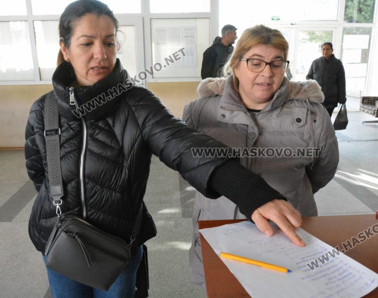 Намаляха опашките от чакащи болни пред ТЕЛК-Хасково след промените