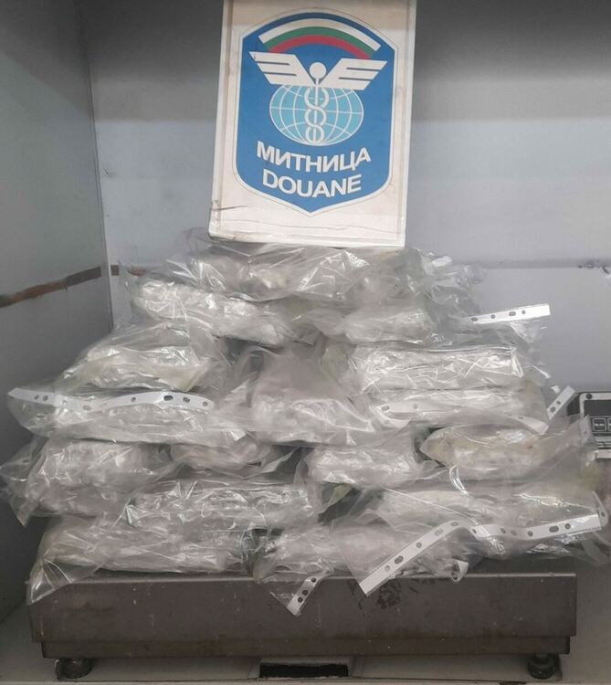 Откриха над 12 кг марихуана в резервоара на хасковски автомобил