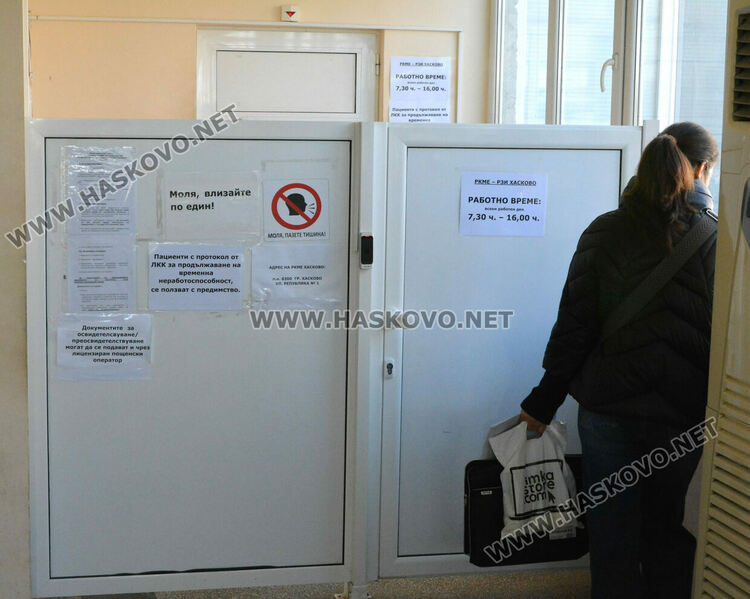 Намаляха опашките от чакащи болни пред ТЕЛК-Хасково след промените