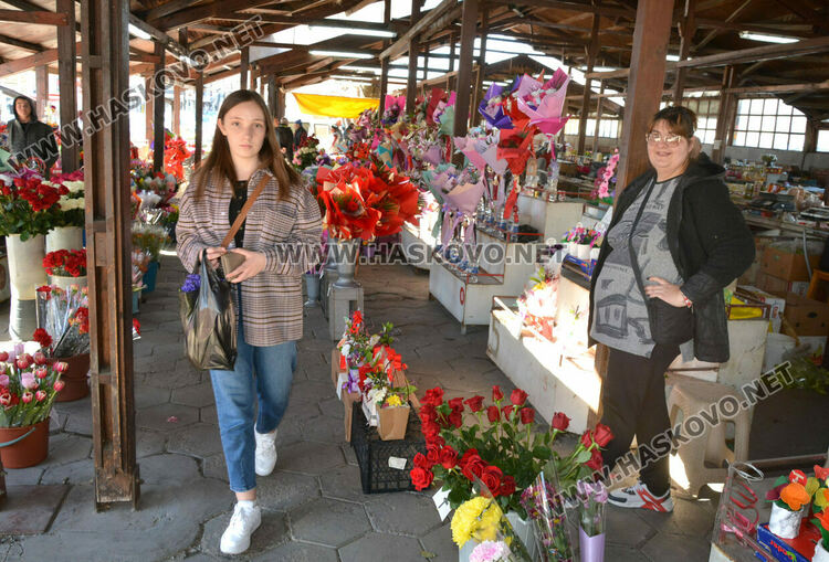 8-9 лева достигна розата в Хасково за 8-ми март