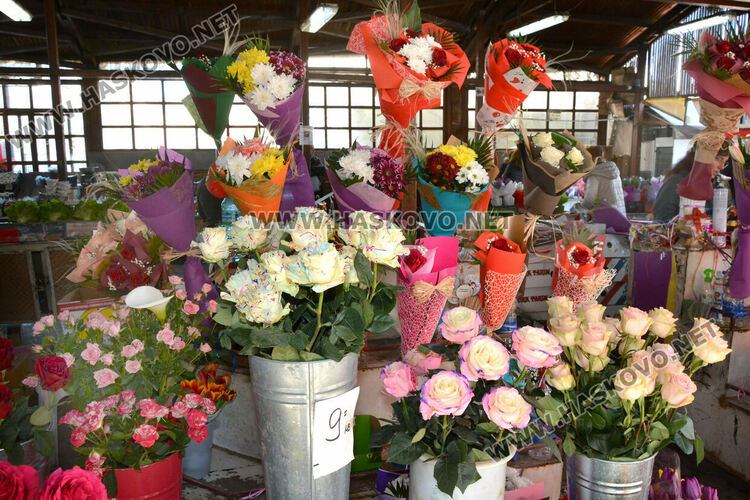 8-9 лева достигна розата в Хасково за 8-ми март