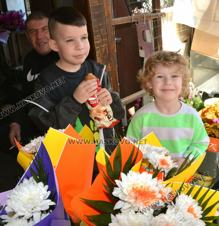 8-9 лева достигна розата в Хасково за 8-ми март