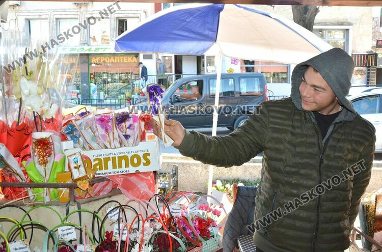 8-9 лева достигна розата в Хасково за 8-ми март