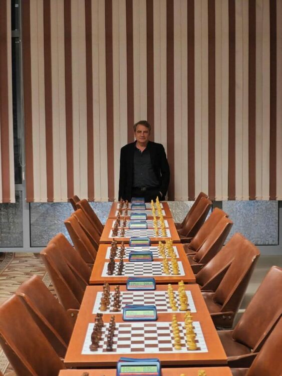 Неделчо Чепаринов стартира шахматни тренировки за млади таланти в Златоград