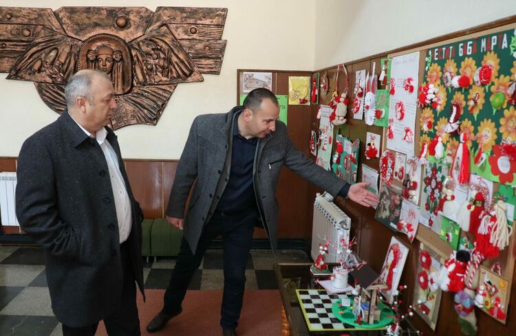 Кметът на Ардино Изет Шабан откри традиционна изложба-конкурс под надслов „Най-оригинална мартеница“.