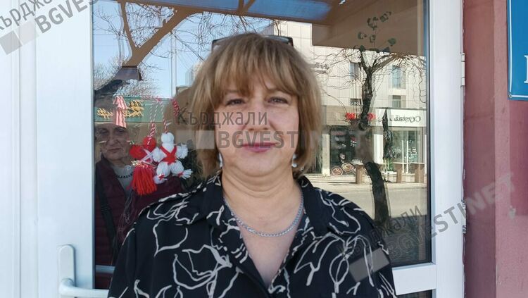 Дамите с увреждания отбелязаха Осми март в Кърджали, кметът ги дари с живи цветя