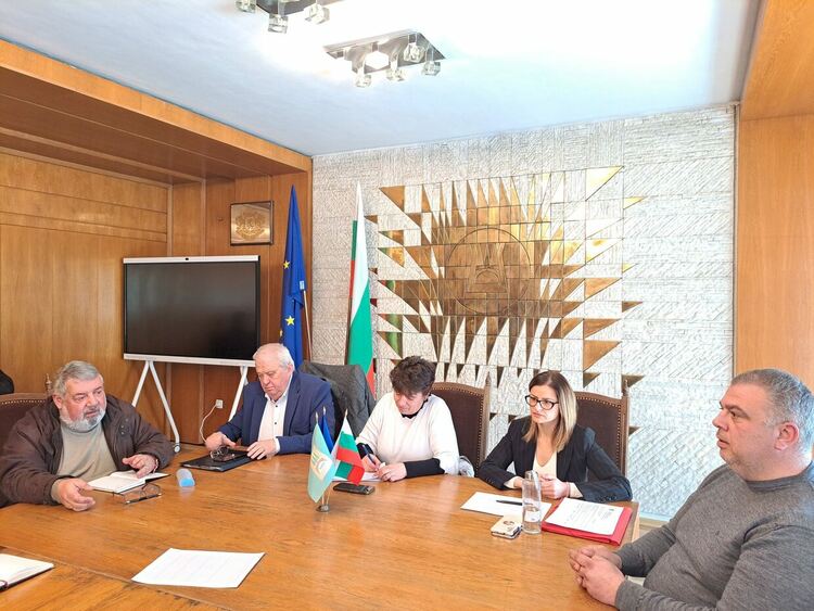 При засилен интерес премина информационната среща с животновъди, организирана от Община Смолян и ОДБХ