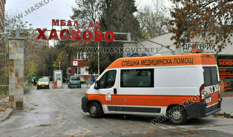 Начинаещ водач „излетя“ на тротоара и рани пешеходец в Хасково