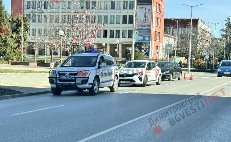 Катастрофа между два френски автомобила в центъра на Димитровград