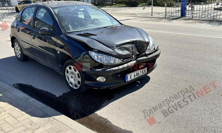 Катастрофа между два френски автомобила в центъра на Димитровград
