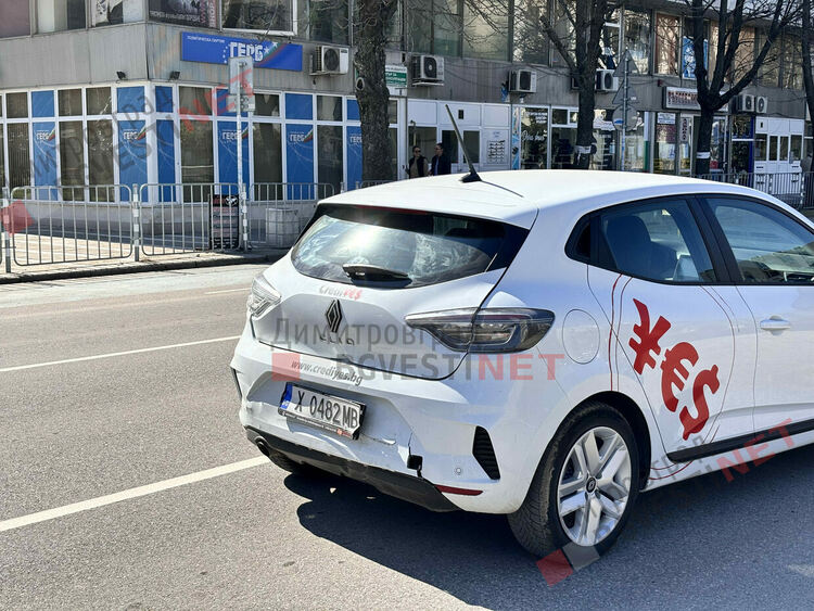 Катастрофа между два френски автомобила в центъра на Димитровград