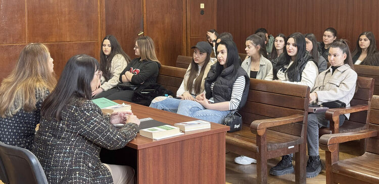 Ученици от ФСГ слушаха лекция в съда за трудови договори и договори за покупко-продажба на имущество