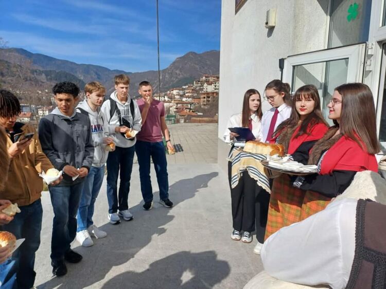 С пита, гайда и топло гостоприемство в Девин посрещнахме гости от Тексас