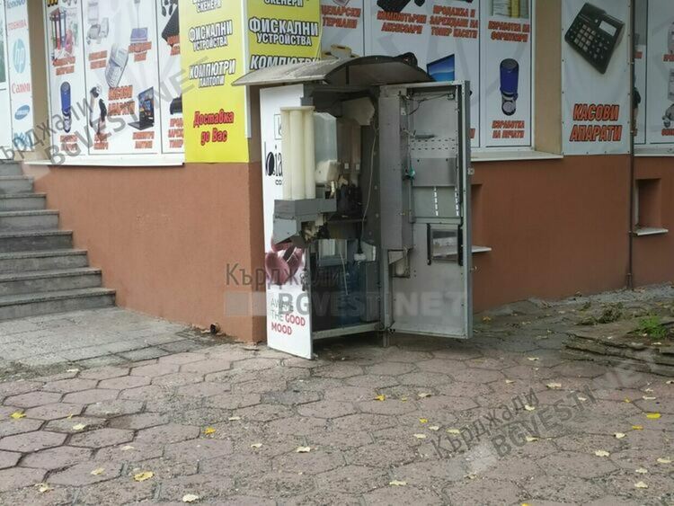 Полицейски новини:Разбиха автомат за кафе в Кърджали