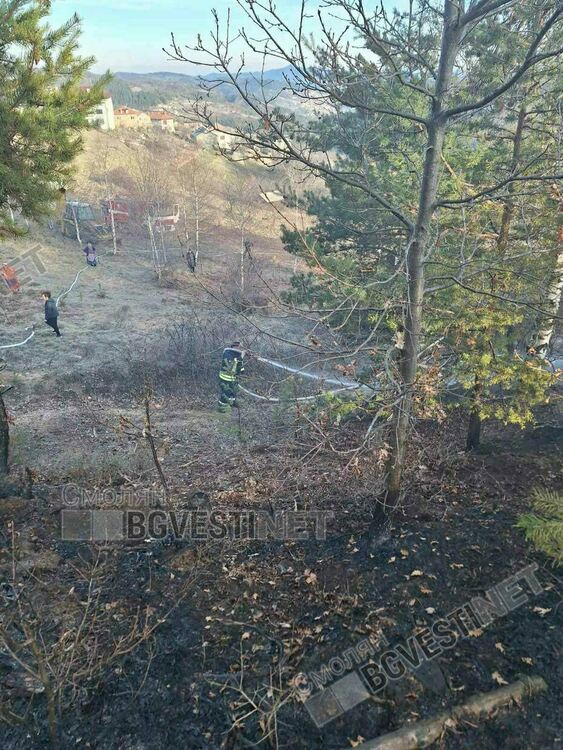 Потушен е пожарът в с. Катраница, една от къщите е леко засегната, но няма пострадали хора