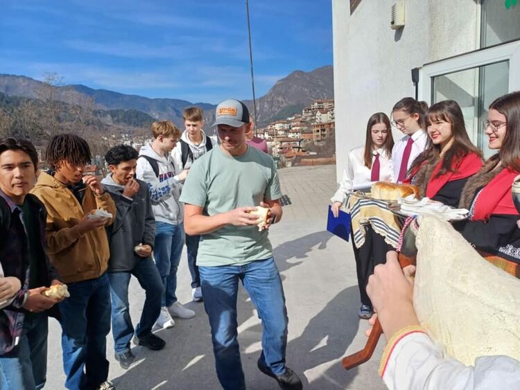 С пита, гайда и топло гостоприемство в Девин посрещнахме гости от Тексас