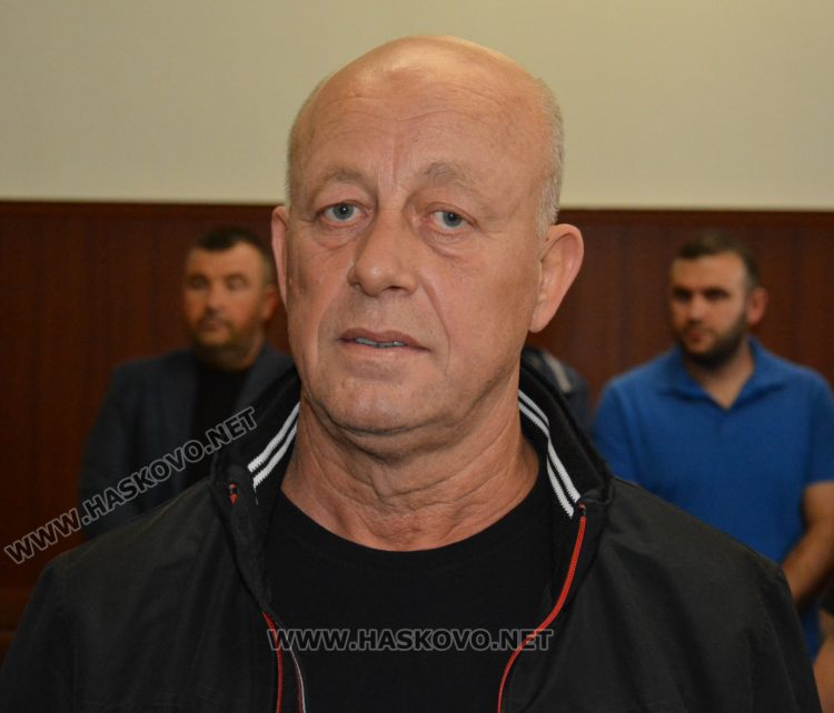 Мюмюн Искендер в съда в Хасково  Снимка Архив