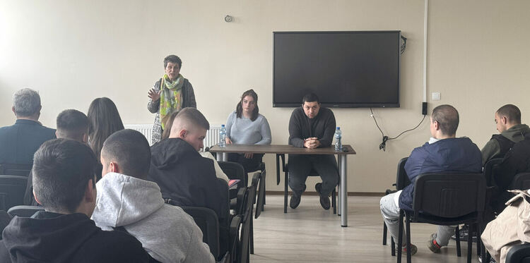 Младежи слушаха лекция за последиците при употребата на наркотични и упойващи вещества