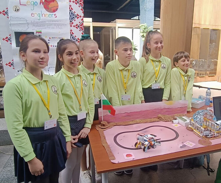 Ученици проектираха интелигентна оранжерия за поддържане на растения в марсианска среда