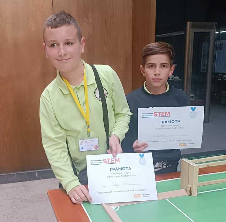 Ученици проектираха интелигентна оранжерия за поддържане на растения в марсианска среда