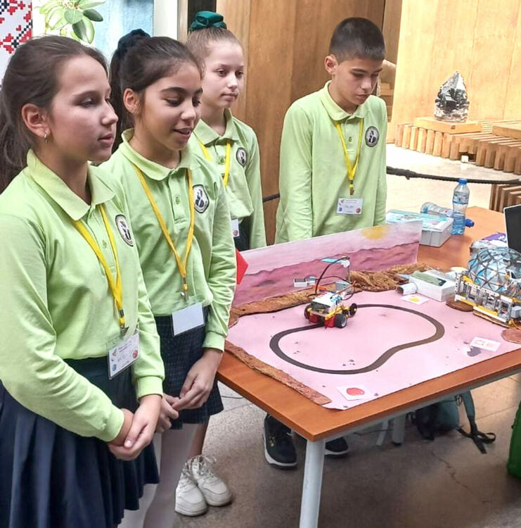 Ученици проектираха интелигентна оранжерия за поддържане на растения в марсианска среда