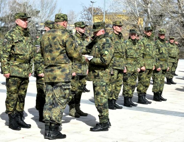 В Асеновград посрещнаха върналите се от Косово военнослужещи
