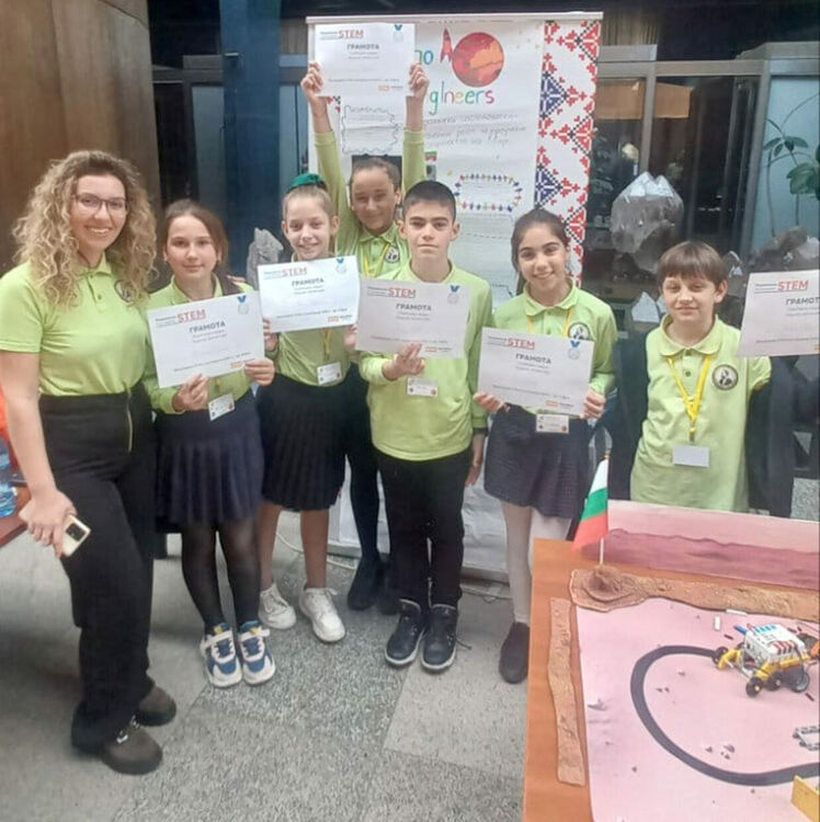 Ученици проектираха интелигентна оранжерия за поддържане на растения в марсианска среда