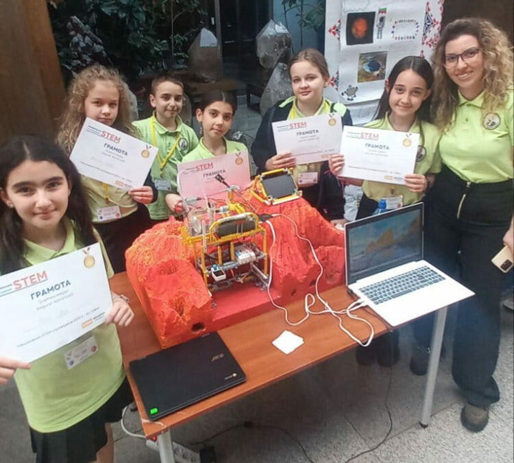 Ученици проектираха интелигентна оранжерия за поддържане на растения в марсианска среда