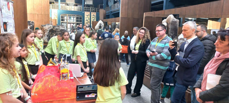 Ученици проектираха интелигентна оранжерия за поддържане на растения в марсианска среда