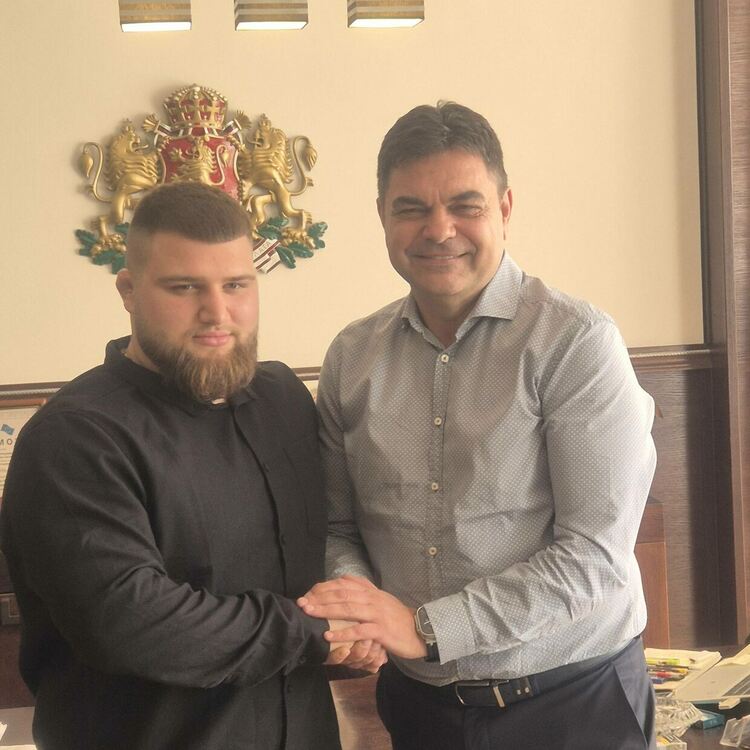 Кметът на Димитровград почете европейския шампион по борба Георги Иванов
