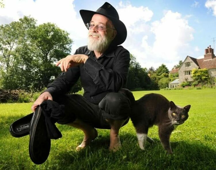 10 години, откакто на СМЪРТ му доскучa и си отведе сър Тери Пратчет