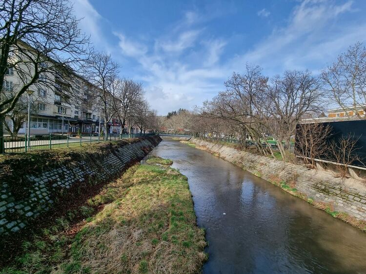 Поредна промяна в цвета на река Струма в Перник е установена от граждани рано тази сутрин