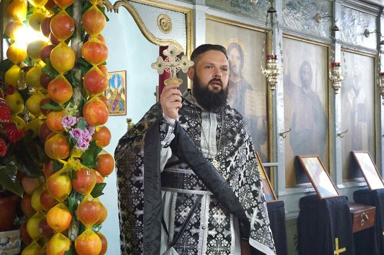 С литургия отбелязаха 15-годишнината от пострижението в монашество на архимандрит Максим