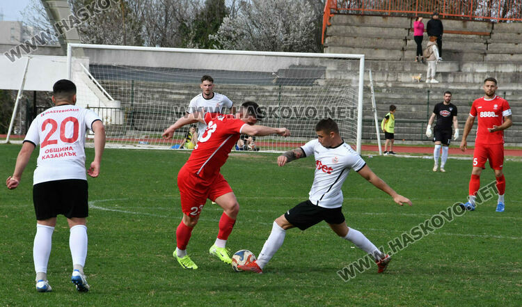  „Саяна“ излъга „розите“