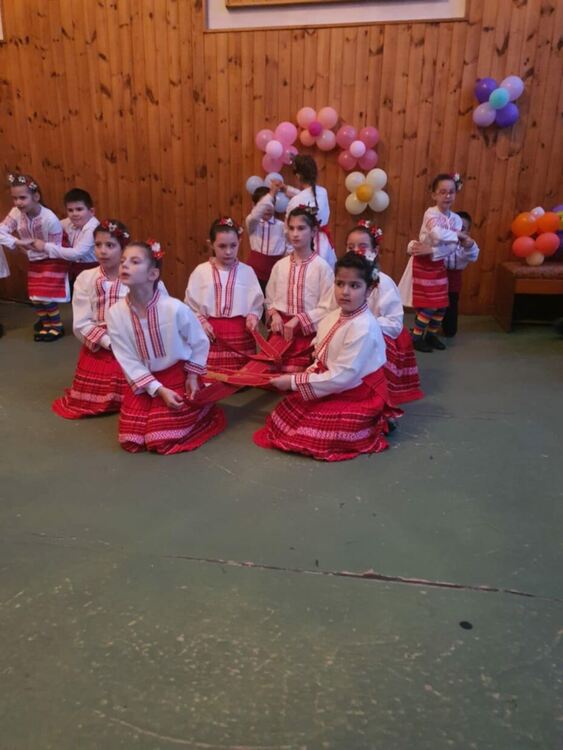 Талантите на ЦПЛР – ОДК Девин блеснаха в празничния концерт „Море от любов за мама и баба“