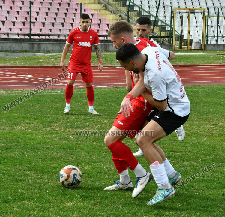  „Саяна“ излъга „розите“