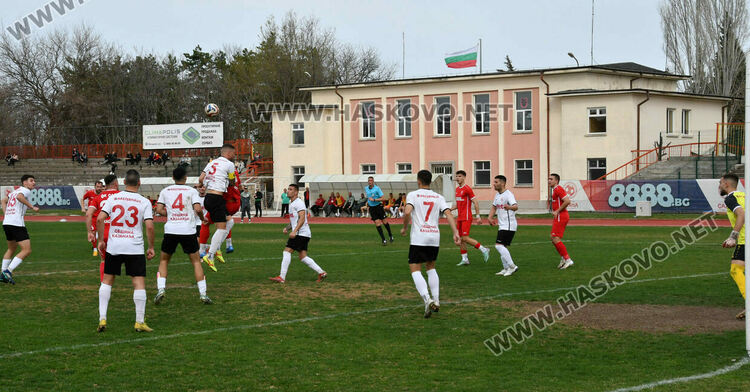  „Саяна“ излъга „розите“