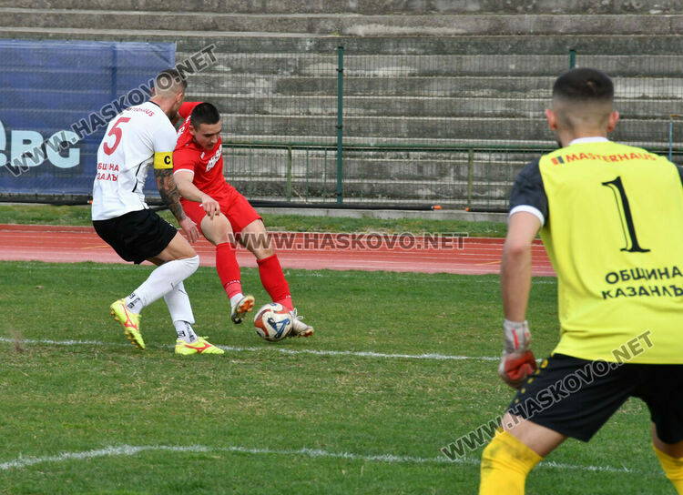  „Саяна“ излъга „розите“