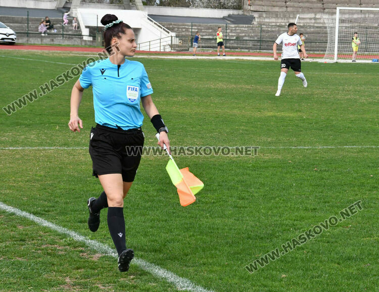  „Саяна“ излъга „розите“