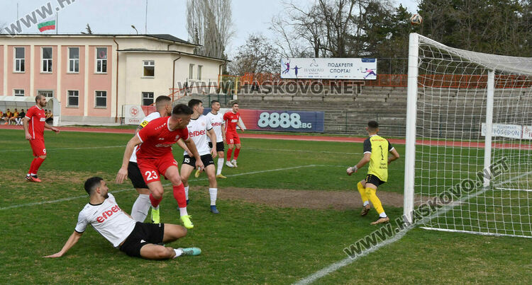  „Саяна“ излъга „розите“