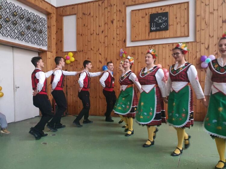 Талантите на ЦПЛР – ОДК Девин блеснаха в празничния концерт „Море от любов за мама и баба“