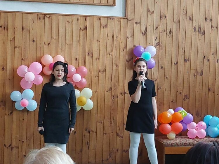 Талантите на ЦПЛР – ОДК Девин блеснаха в празничния концерт „Море от любов за мама и баба“