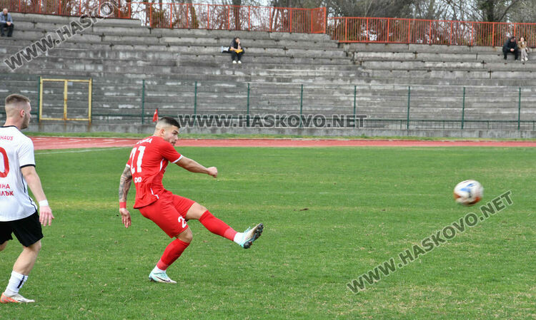  „Саяна“ излъга „розите“